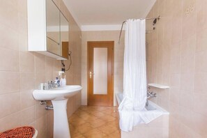 Shower, hair dryer, towels - Terme Comano - Spiazzi Apart (Ponte Arche)