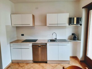 Fridge, microwave, dishwasher, coffee/tea maker - Terme Comano - Spiazzi Apart (Ponte Arche)