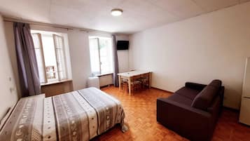 2 chambres, fer et planche Ă repasser, Wi-Fi, draps fournis