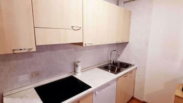 Réfrigérateur, micro-ondes, lave-vaisselle, cafetiÚre/bouilloire