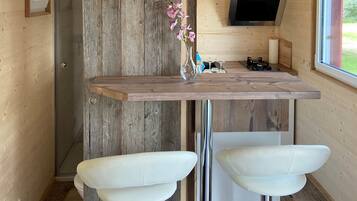 Cottage | In-room dining