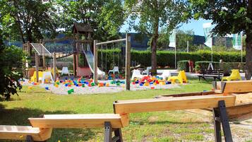 Children’s play area – outdoor