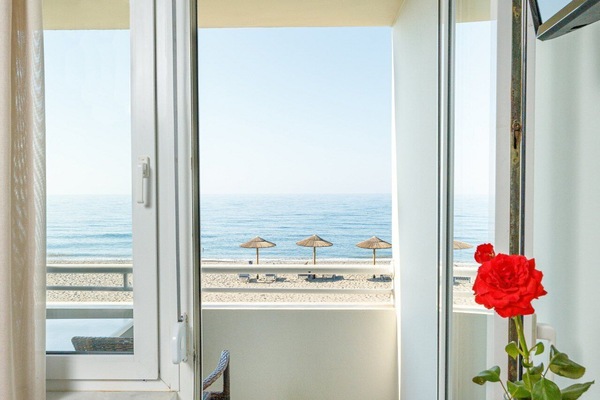 Beach Front Maisonette | Terrace/patio