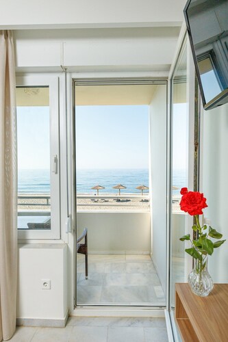 Kostakis Beach Hotel