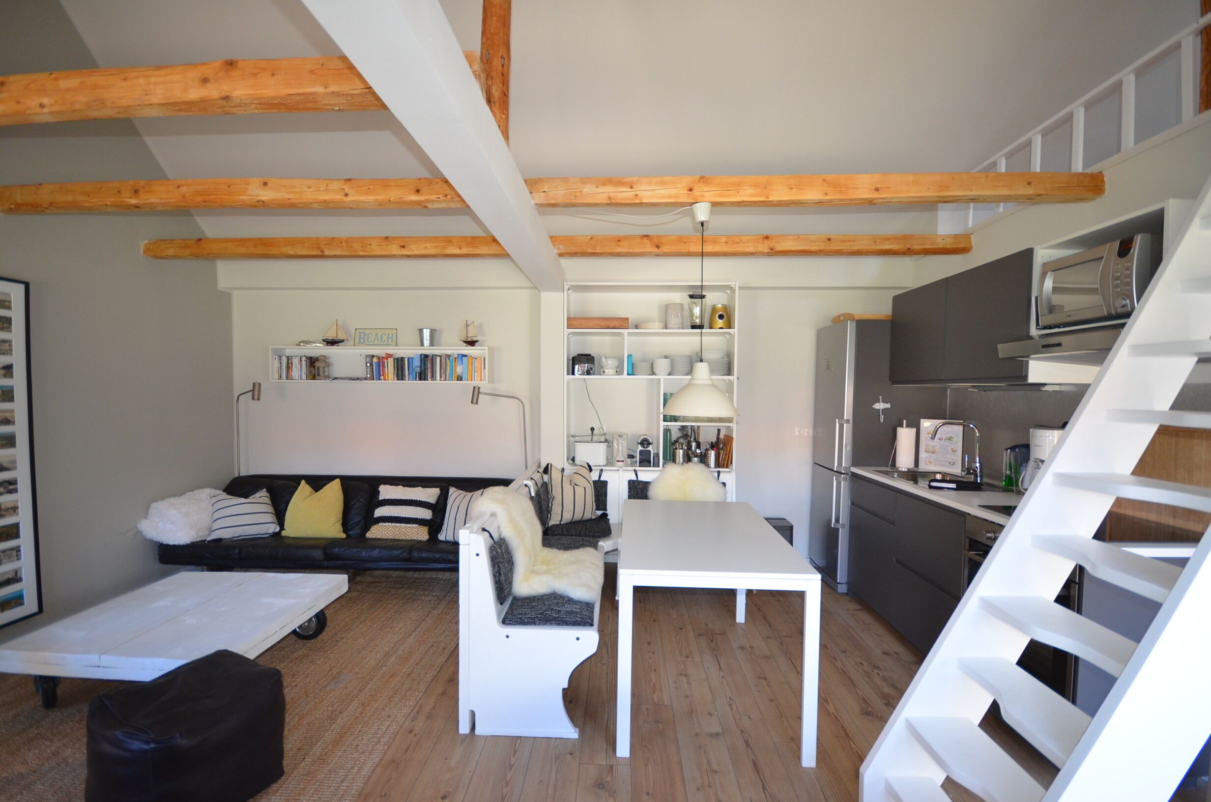 Fernseher, Bücher, Stereoanlage