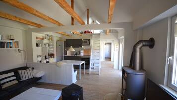 Fernseher, Bücher, Stereoanlage