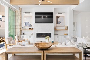 Fernseher, Kamin