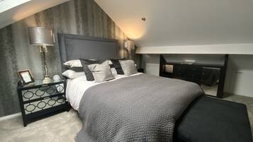 3 bedrooms, in-room safe, iron/ironing board, travel crib