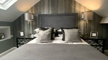 3 bedrooms, in-room safe, iron/ironing board, travel crib