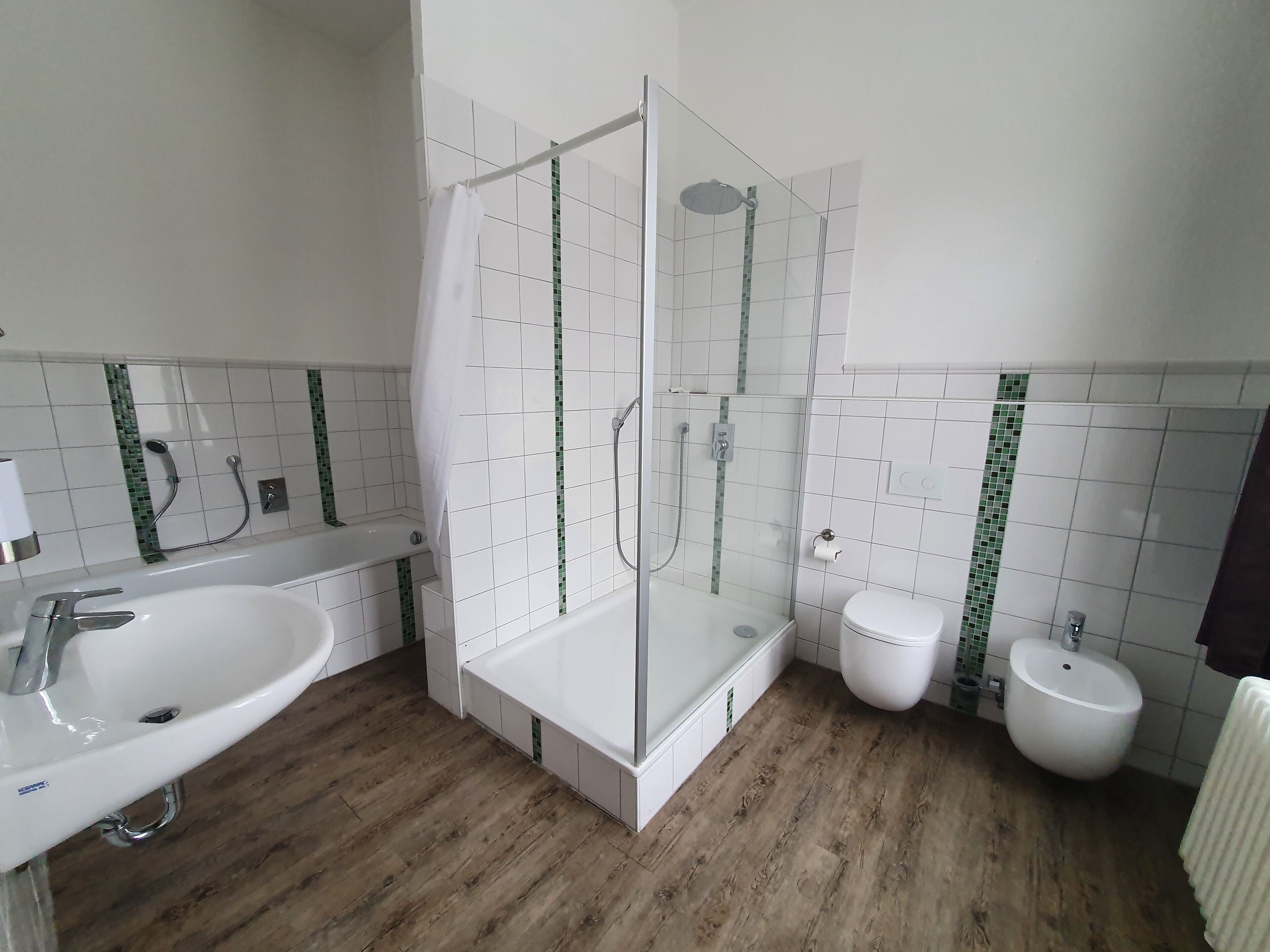 City Apartment | Bathroom | Shower, towels, toilet paper