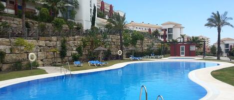 Piscina coperta, piscina all'aperto