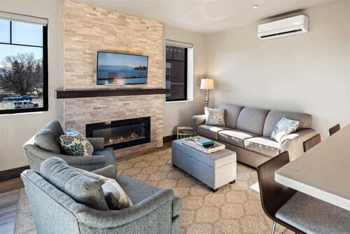Downtown, Waterfront, Marina - Sandcreek Lofts