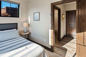 2 bedrooms, free WiFi, bed sheets - Downtown, Waterfront, Marina - Sandcreek Lofts (Sandpoint)