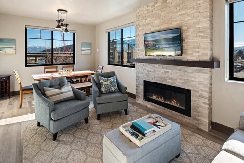 Downtown, Waterfront, Marina - Sandcreek Lofts