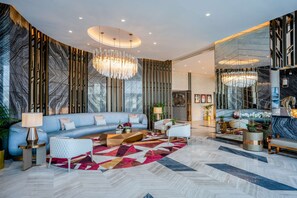 Lobby - Radisson Dubai Damac Hills (Dubai)