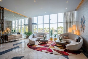 Lobby - Radisson Dubai Damac Hills (Dubai)
