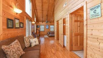 Televisión, chimenea, videojuegos y oficina