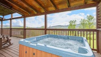 Bañera de hidromasaje al aire libre