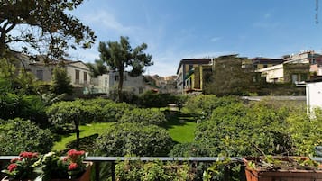 Familienzimmer, Parkblick | Hochwertige Bettwaren, Daunenbettdecken, Zimmersafe