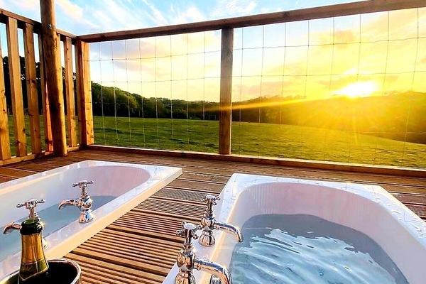 House | Bathroom | Separate tub and shower, deep soaking tub, hair dryer, towels
