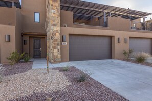 المنطقة المحيطة بالمنشأة