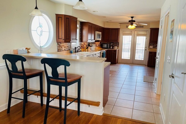 House, 4 Bedrooms | Private kitchen | Coffee/tea maker, fridge, microwave, oven