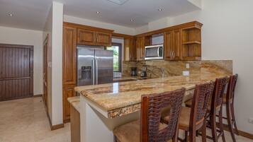 Casa, 3 habitaciones | Cocina privada | Refrigerador, horno, cafetera y tetera y tostadora