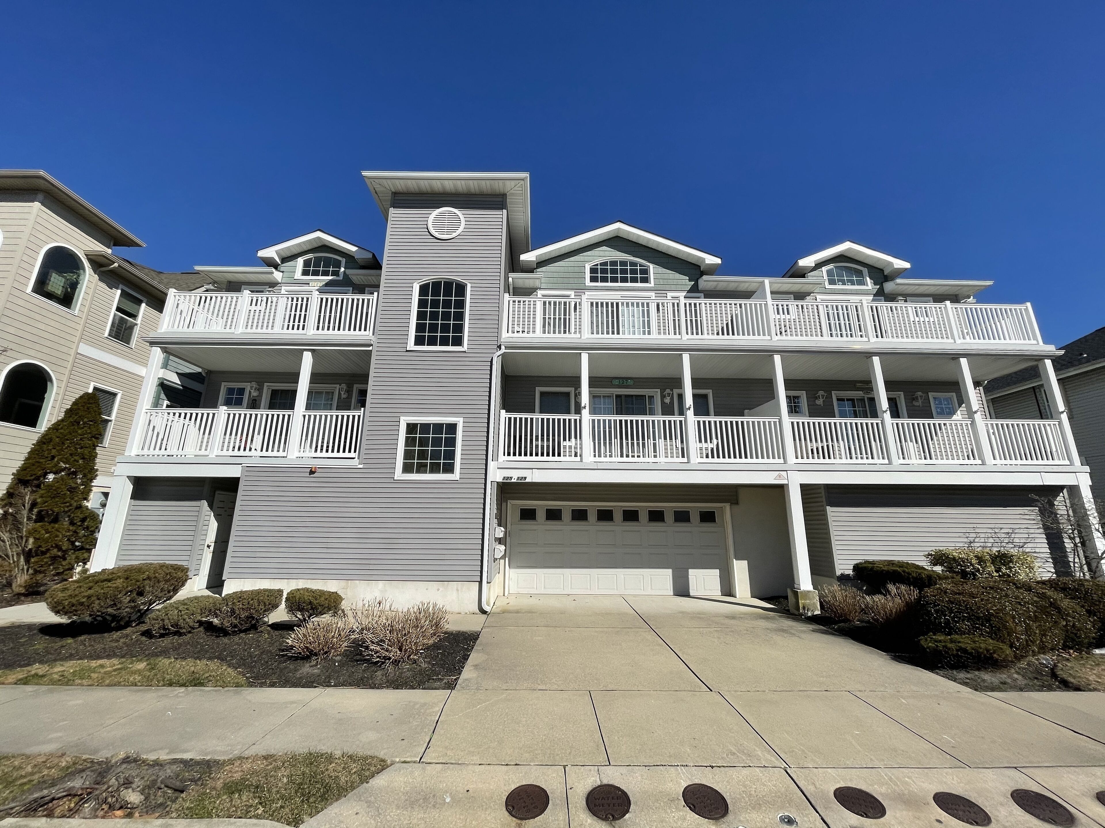 Large Top Floor Unit Just Steps to the Beach and Boardwalk