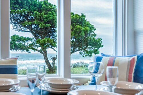 Oceanfront Dog friendly 3 bedroom home, relax in the hot tub, BBQ and watch the