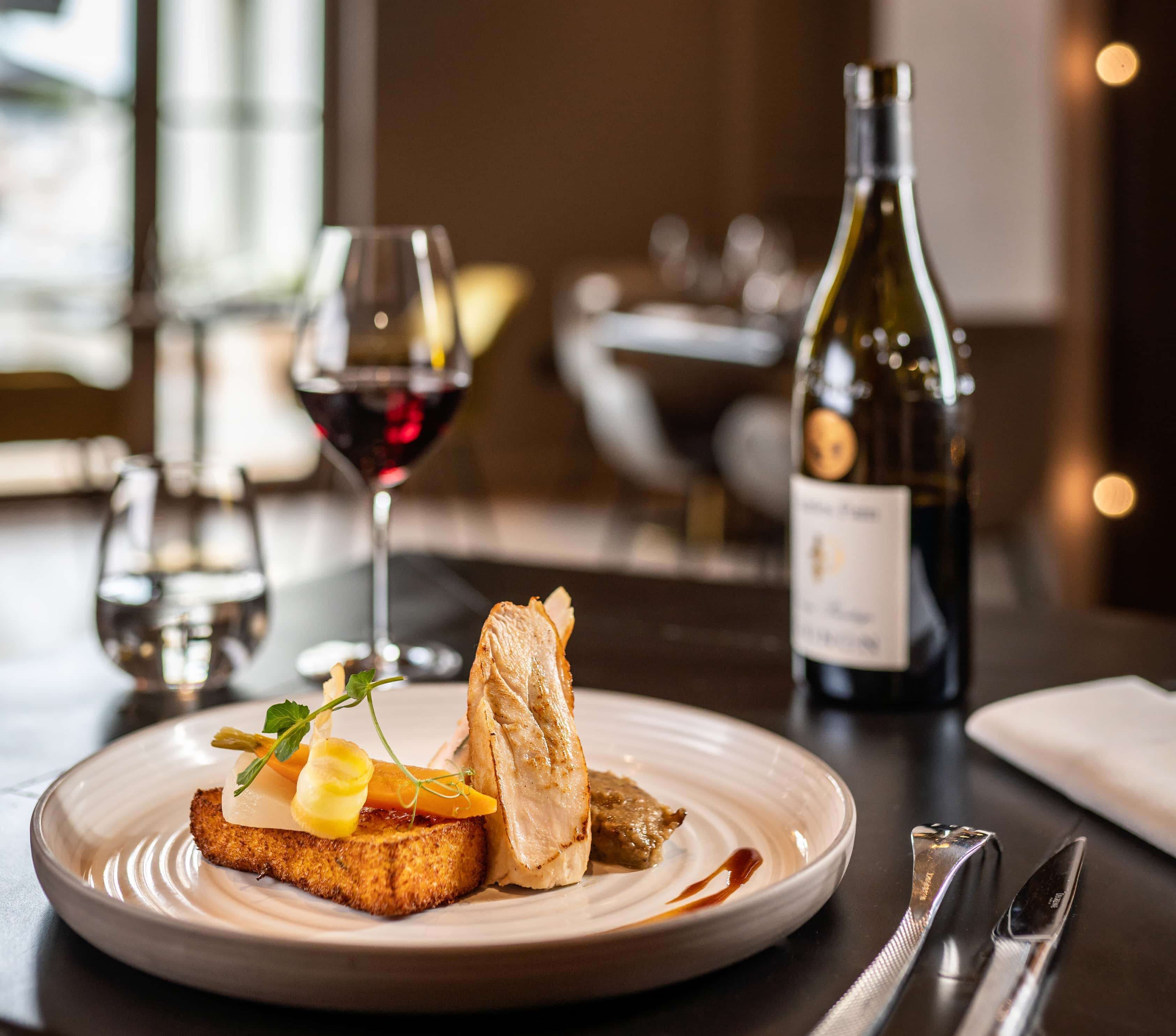 2 restaurants, breakfast served