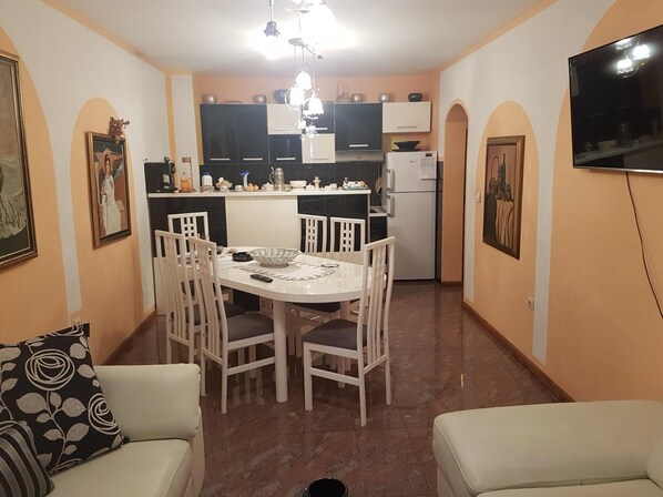 Deluxe appartement, uitzicht op zee | 2 slaapkamers, een kluis op de kamer, individueel gedecoreerd