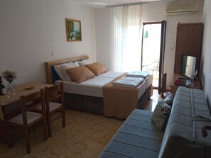 Standaard appartement, uitzicht op stad | 2 slaapkamers, een kluis op de kamer, individueel gedecoreerd