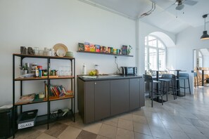 Comfort Triple Room, Shared Bathroom | Shared kitchen facilities | Fridge, microwave, cookware/dishes/utensils, cleaning supplies - Atik Rooms (Ljubljana)