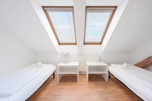 1 chambre, literie hypoallergénique, bureau, fer et planche à repasser