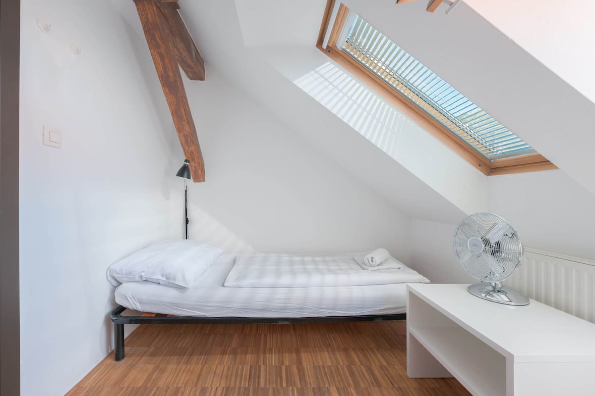 Economy Twin Room, Shared Bathroom