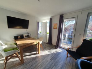Standaard appartement | Woonruimte | Flatscreentelevisie