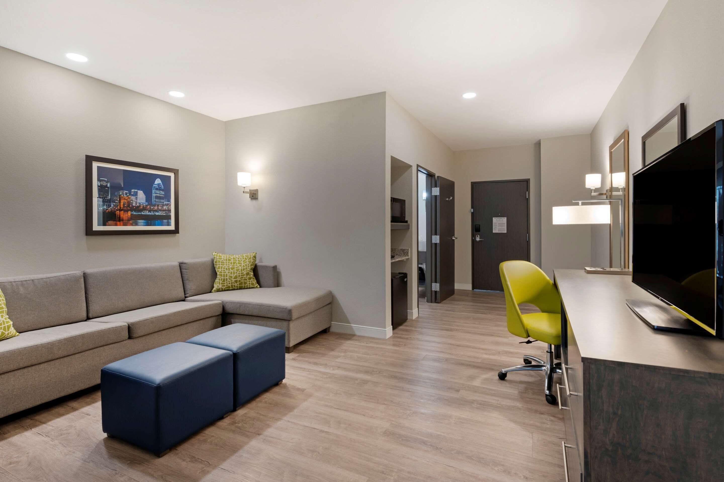 premium bedding, desk, iron/ironing board, cots/infant beds