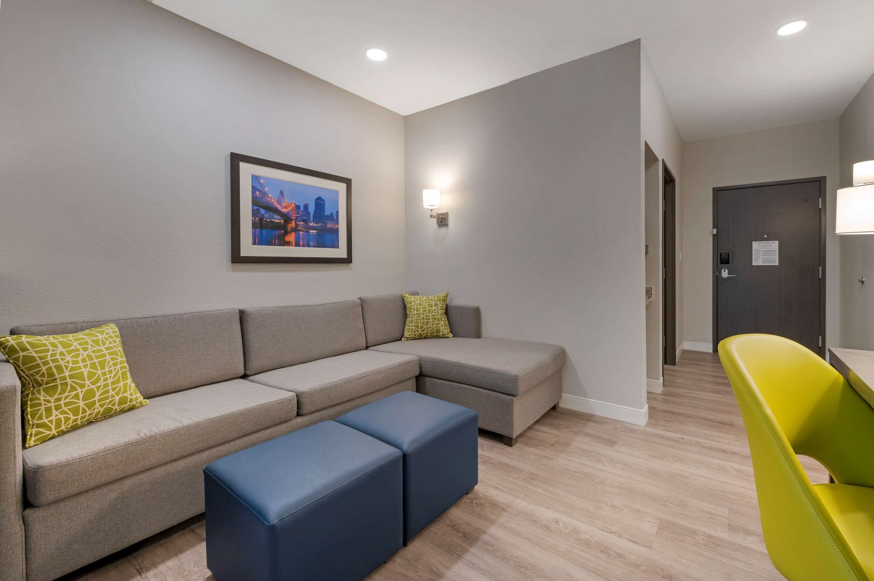 premium bedding, desk, iron/ironing board, cots/infant beds