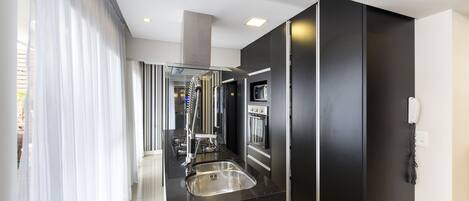 冰箱、微波炉、烤箱、炉灶