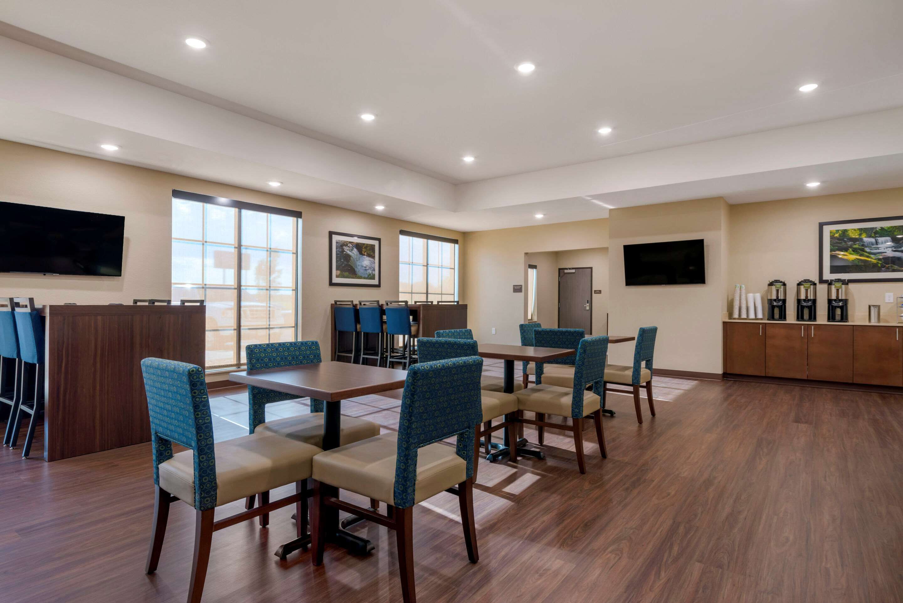 Desayuno continental gratuito y diario