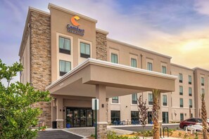 Premium bedding, pillowtop beds, desk, laptop workspace - Comfort Inn & Suites Jacksonville - Orange Park Near Naval Air Station (Jacksonville)