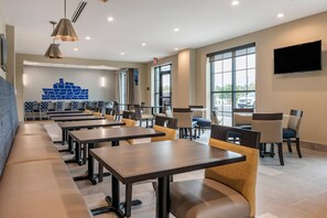 Free daily full breakfast  - Comfort Inn & Suites Jacksonville - Orange Park Near Naval Air Station (Jacksonville)