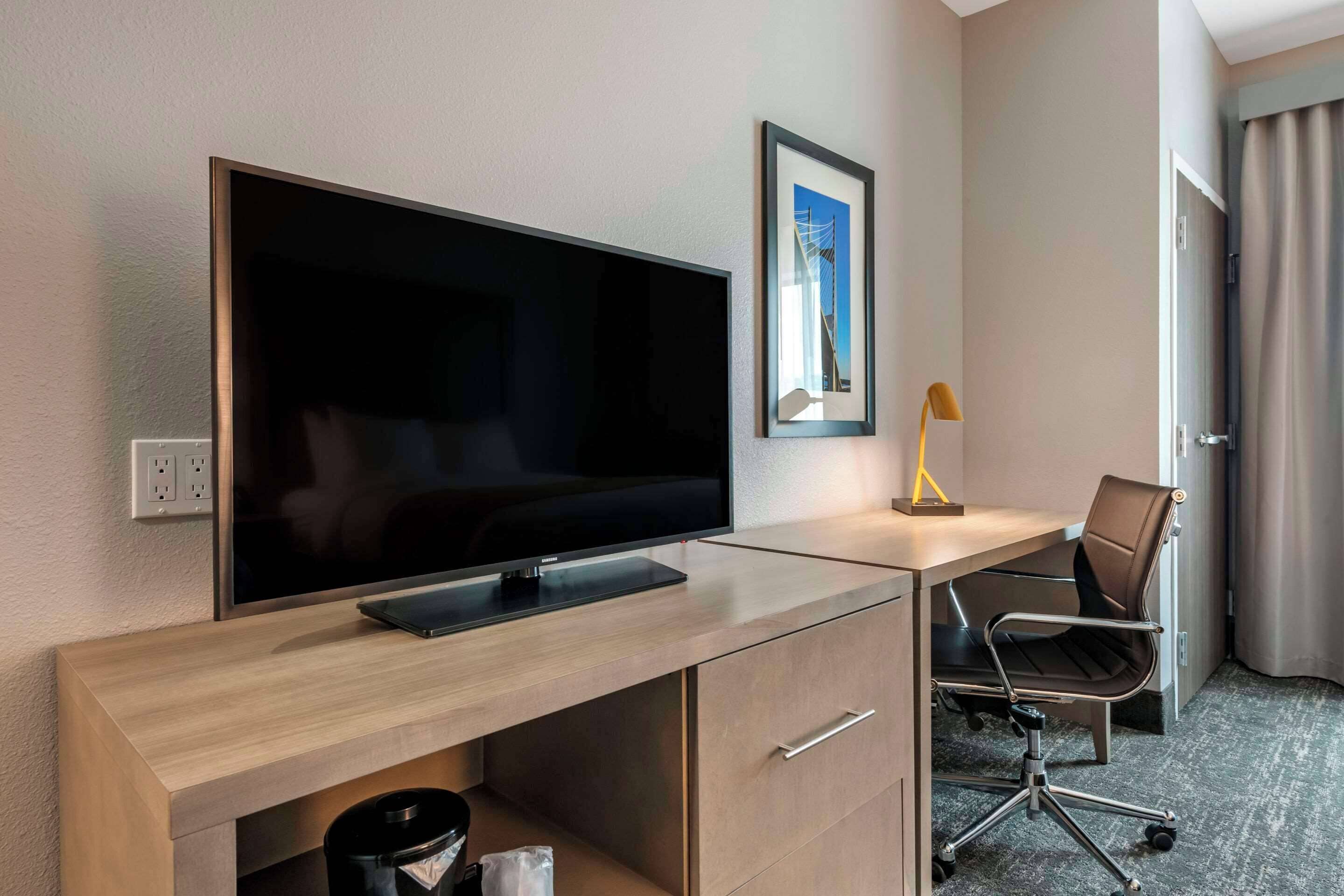 1 bedroom, premium bedding, pillow-top beds, desk