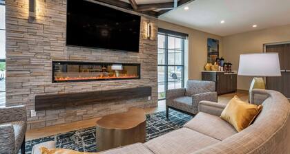 Comfort Inn & Suites Jacksonville - Orange Park Near Naval Air Station