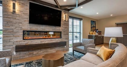 Comfort Inn & Suites Jacksonville - Orange Park Near Naval Air Station