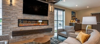 Comfort Inn & Suites Jacksonville - Orange Park Near Naval Air Station