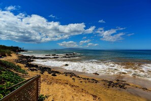 Beach nearby, sun loungers, beach towels