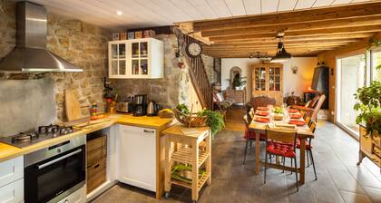 Graine de Douceur Jura- Chille house with garden 2 to 8 persons