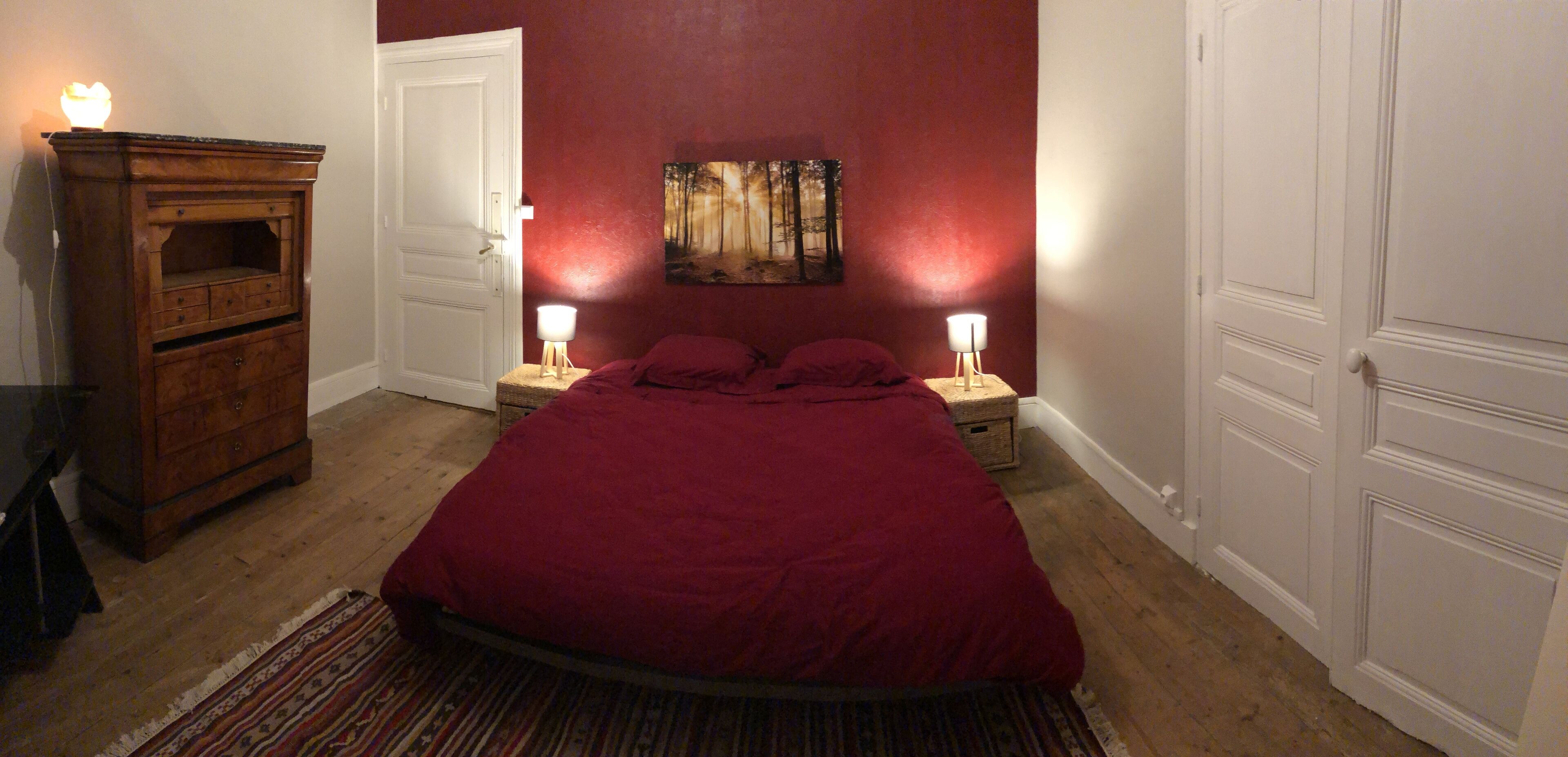 3 bedrooms, desk, iron/ironing board, travel cot
