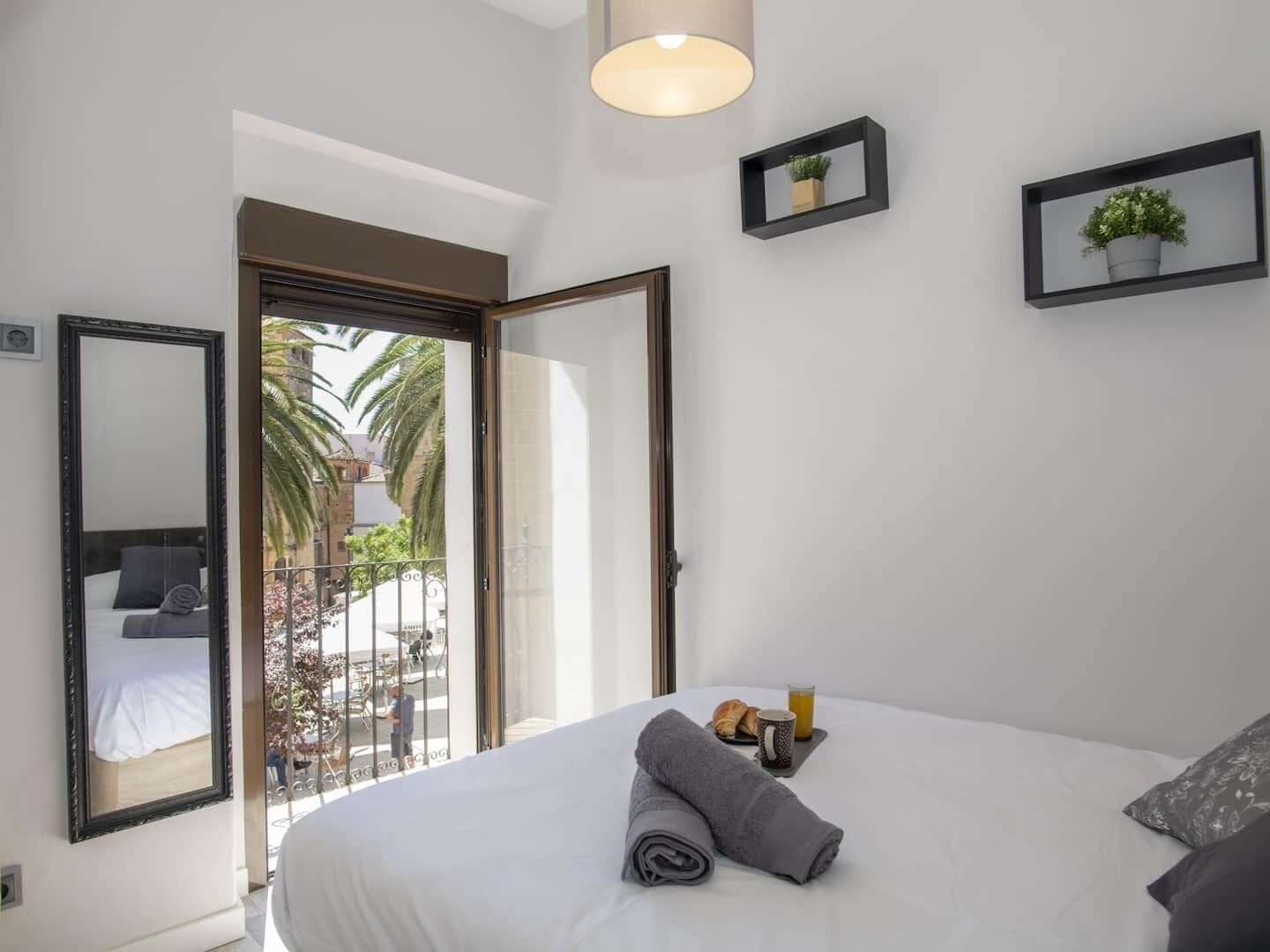 3 bedrooms, desk, iron/ironing board, travel crib